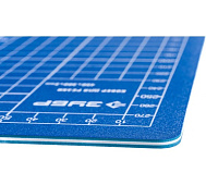Коврик ЗУБР "ЭКСПЕРТ", непрорезаемый, 3мм, цвет синий, 600х450 мм Коврик ЗУБР "ЭКСПЕРТ", непрорезаемый, 3мм, цвет синий, 600х450 мм