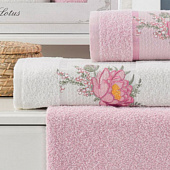 Комплект полотенец в коробке MERZUKA махровые 3 шт. LOTUS (сиреневый) Комплект полотенец в коробке MERZUKA махровые 3 шт. LOTUS (сиреневый)