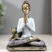  Сувенир Девушка в позе лотоса с котом, 14х11х7,8 см, полистоун, синий, 4838319 