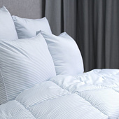  Одеяло 172х205 стеганое Home Holidays с окантовкой Белый с голубой полоской 