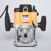 Фрезерная машина ВИХРЬ ФМ-1900, 1900Вт, 6000-23000об/мин Фрезерная машина ВИХРЬ ФМ-1900, 1900Вт, 6000-23000об/мин