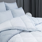 Одеяло 200х220 стеганое Home Holidays с окантовкой Белый с голубой полоской Одеяло 200х220 стеганое Home Holidays с окантовкой Белый с голубой полоской