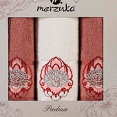Комплект полотенец в коробке MERZUKA махровые 3 шт. PADMA (брусничный) Комплект полотенец в коробке MERZUKA махровые 3 шт. PADMA (брусничный)