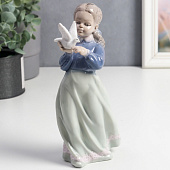  Сувенир керамика "Девочка с хвостиками, с белым голубем" цветной 20х6х8,5 см   6259367 