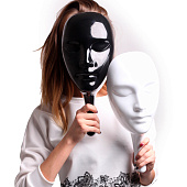 Игра "Мафия. Набор подарочный в коробке" (20 карт, 10 пластиковых масок) Игра "Мафия. Набор подарочный в коробке" (20 карт, 10 пластиковых масок)