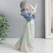  Сувенир керамика "Девочка с хвостиками, с белым голубем" цветной 20х6х8,5 см   6259367 