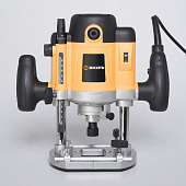 Фрезерная машина ВИХРЬ ФМ-1900, 1900Вт, 6000-23000об/мин Фрезерная машина ВИХРЬ ФМ-1900, 1900Вт, 6000-23000об/мин