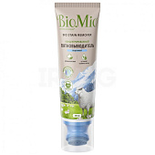 Пятновыводитель со щеткой BioMio концентрир для цветных и белых тканей Без запаха 200мл Пятновыводитель со щеткой BioMio концентрир для цветных и белых тканей Без запаха 200мл